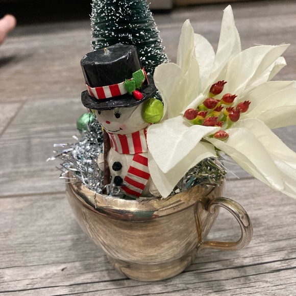 Metal creamer and snowman vintage Christmas assemblage - Picture 3 of 9